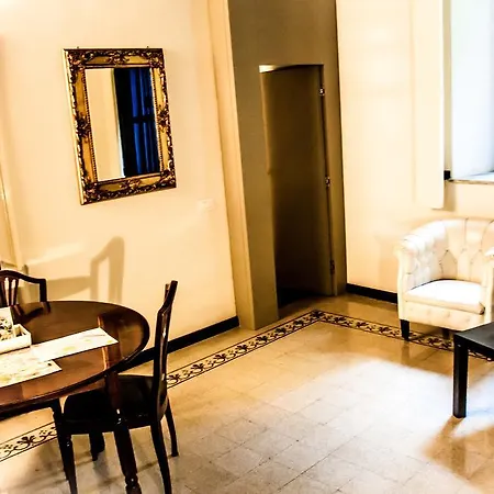 Conti Colosseo Suites *
